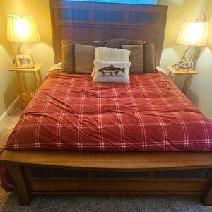 Queen size Reversible Woolrich bedspread & pillow cases